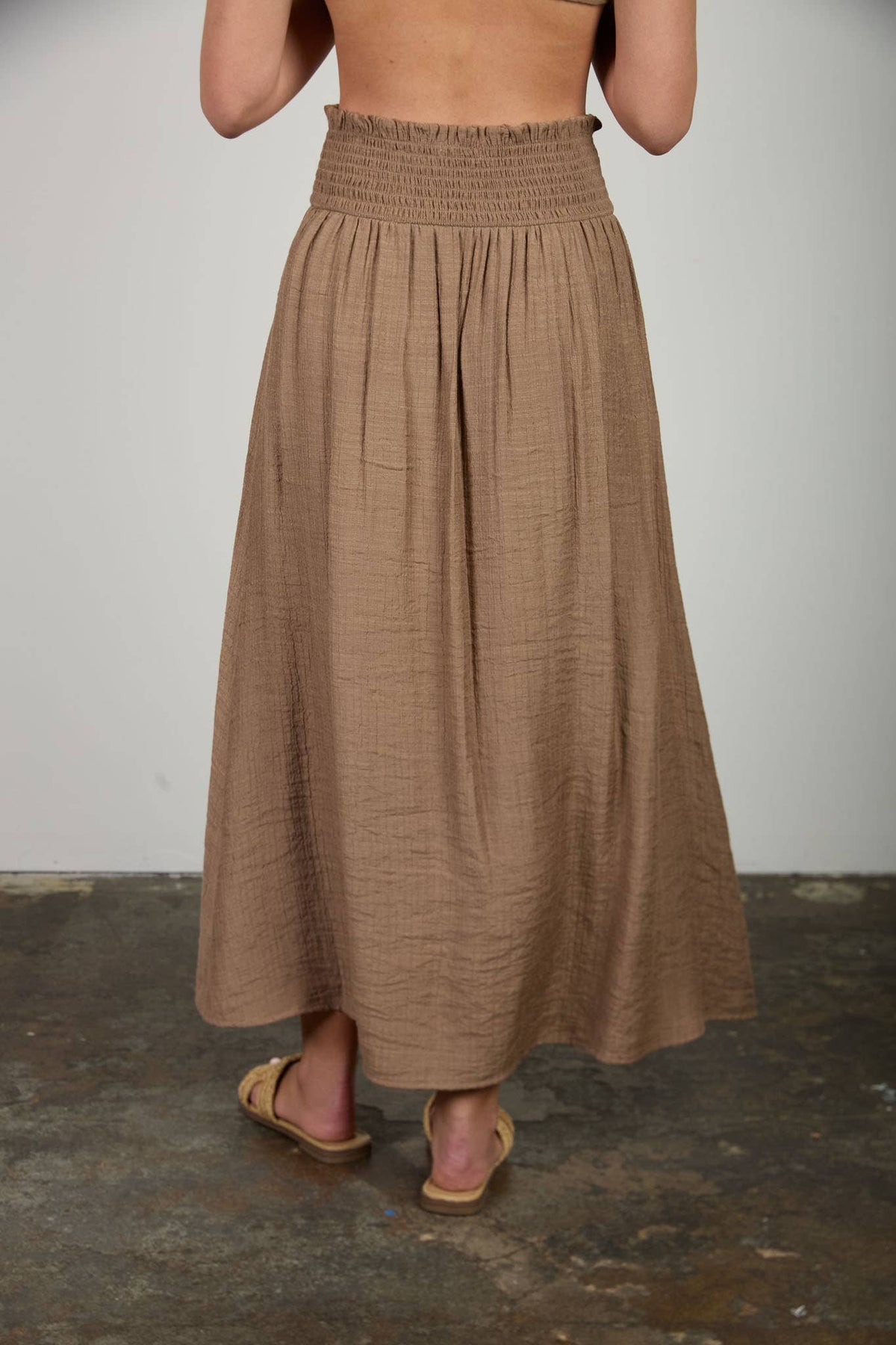 SMOCKED WAIST RUFFLE DETAIL BUTTON DOWN MIDI SKIRT: MOCHA