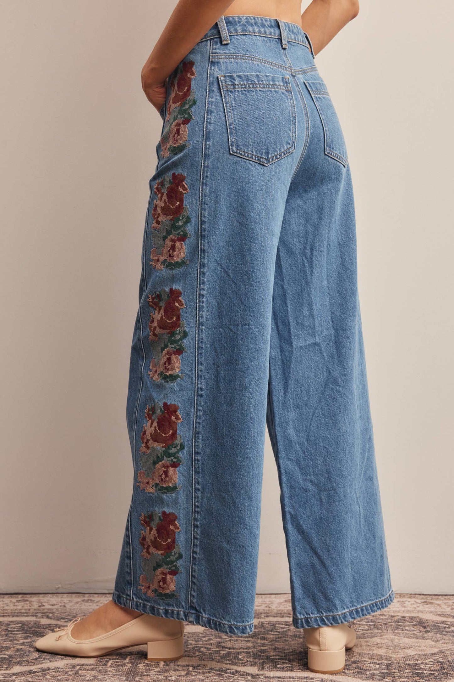 Floral Embroidered Wide Leg Jeans FP0026: Washed Denim, Contemporary, M