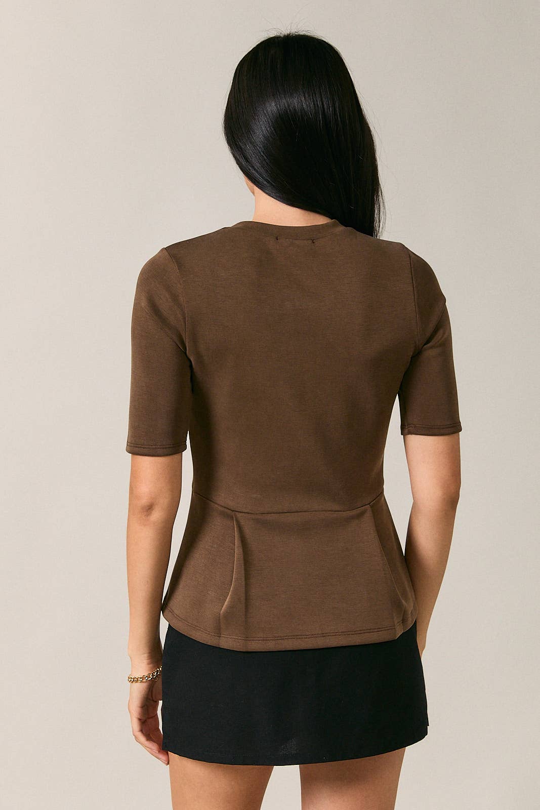 CREW NECK ELBOW SLEEVE PLEATED PEPLUM TOP: Brown, L