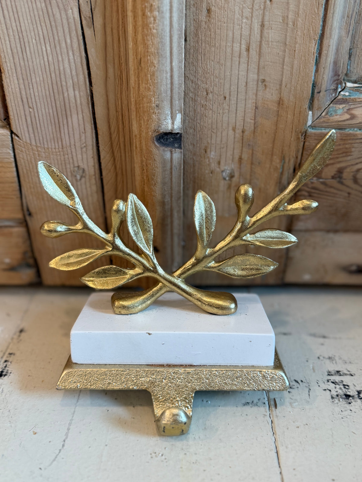Laurel Leaf Stocking Holder