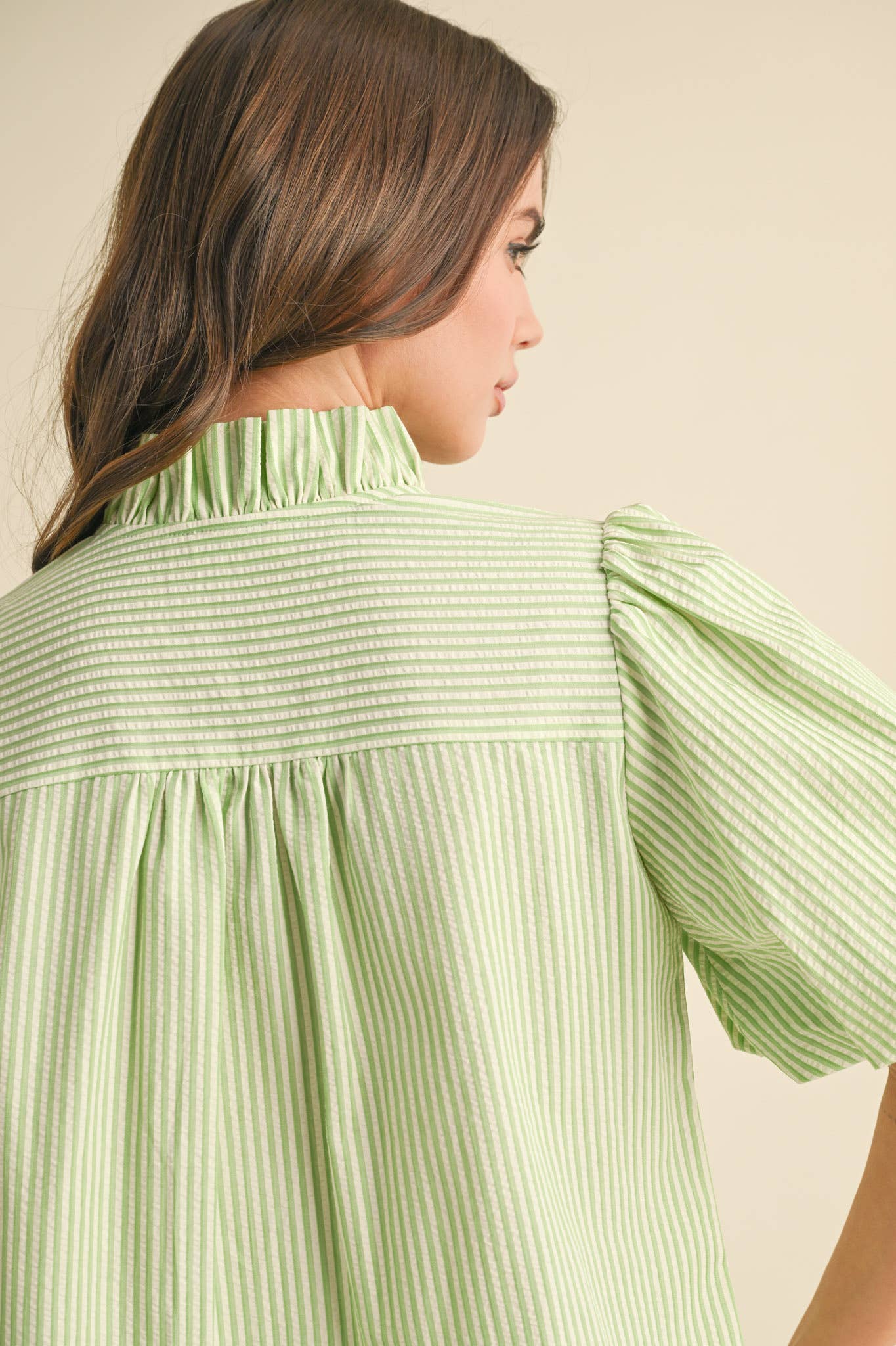 STRIPED RUFFLE BUTTON DOWN TOP MTP3750: PEACH CORAL, L